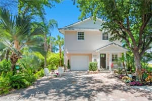2800 Lakeview Dr 5, Naples