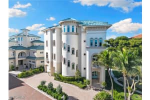 105 Felipe Ln, Bonita Springs