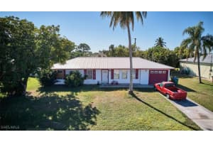 706 Sw 31st St, Cape Coral