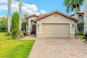 7859 Bucks Run Dr, Naples