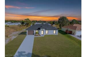 556 Woodview Dr, Lehigh Acres