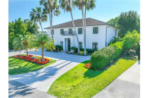 55 E Burning Tree Dr, Naples