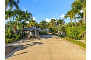 10141 Shadowood Ct, Fort Myers