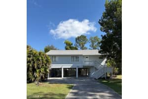 8198 Lark Ln, Fort Myers