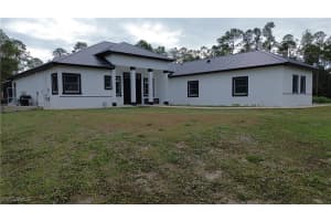 570 31st St Nw, Naples