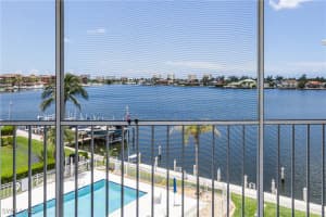 816 W Elkcam Cir 305, Marco Island
