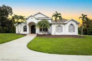 160 Logan Blvd S, Naples