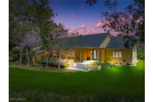 586 Yucca Rd, Naples