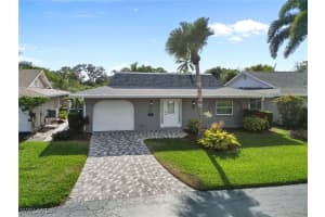 3 Crooked Ln 23, Naples