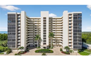 15 Bluebill Ave 301, Naples