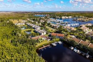 290 Newport Dr 107, Naples