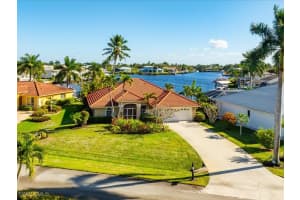 127 Newport Dr, Naples
