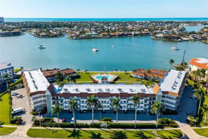 750 W Elkcam Cir 413, Marco Island