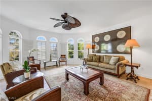 364 5th St S 102, Naples