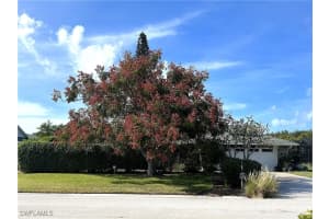 208 Baltusrol Dr, Naples