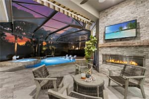 927 Barcarmil Way, Naples