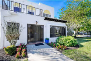 3308 Europa Dr 21, Naples 3308 Europa Dr 21, Naples