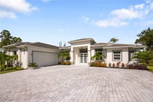 909 8th St Se, Naples