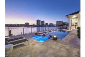 246 Mermaids Bight, Naples