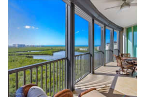 425 Cove Tower Dr 1601, Naples
