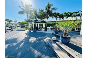 2672 Gulfview Dr, Naples