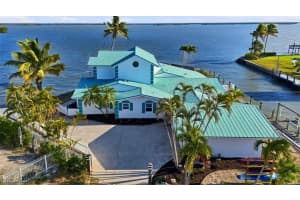 266 Curlew St, Fort Myers Beach