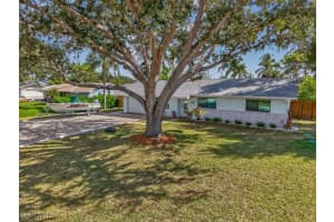 4791 Palmetto Ter, Estero