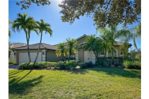 948 Chesapeake Bay Ct, Naples