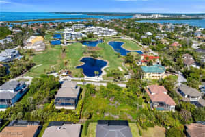 335 Hideaway Cir S, Marco Island