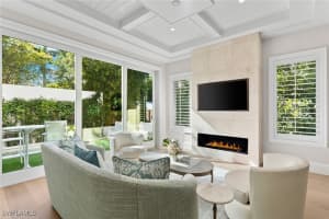 810 9th St S, Naples