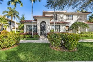 1363 Artesia Dr E 202, Naples