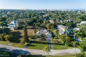 700 Bow Line Dr, Naples