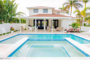 10082 Vanderbilt Dr, Naples