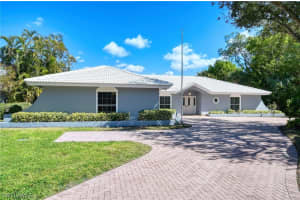 740 Bald Eagle Dr 40, Naples