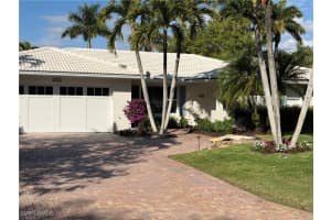 695 Regatta Rd S, Naples