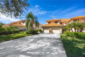 290 Robin Hood Cir 201, Naples
