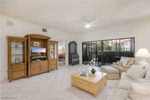 583 Serendipity Dr 583, Naples