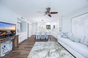 746 Eagle Creek Dr 203, Naples