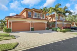 6397 Legacy Cir 2003, Naples