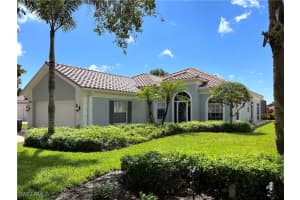 5477 Freeport Ln, Naples