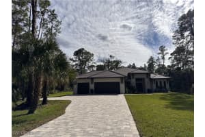 382 39th Ave Ne, Naples