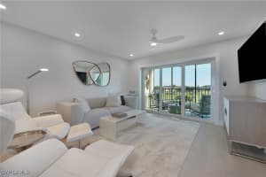 57 High Point Cir W 405, Naples