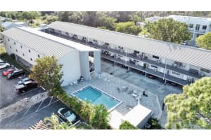 826 Wiggins Pass Rd 214, Naples