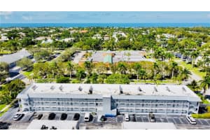 72 7th St S 306, Naples