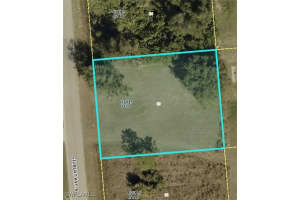 705/707 Gilbert Ave S, Lehigh Acres