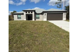 5018 Lee St, Lehigh Acres