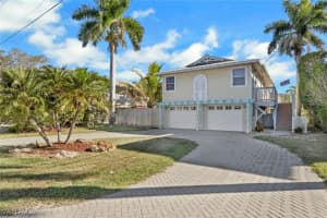 1292 Grand Canal Dr, Naples