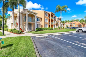 1265 Wildwood Lakes Blvd 106, Naples