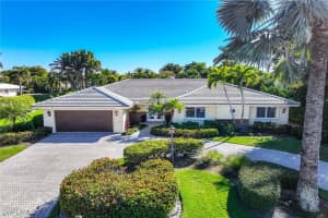 688 Parkview Ln, Naples
