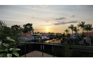 10002 Vanderbilt Dr, Naples